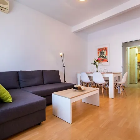 Borne Apartment *