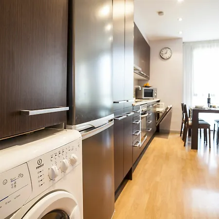 Short Group Camp Nou Serviced Apartamento *