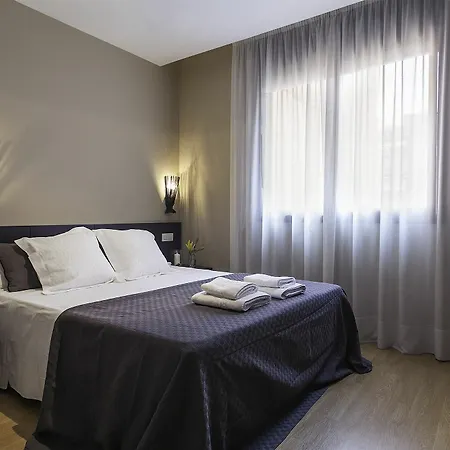 Short Group Camp Nou Serviced *
