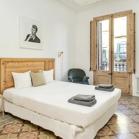 Spacious And Luminous Flat With Balcony Lägenhet
