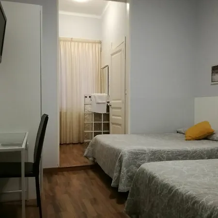 Casa de hóspedes Lesseps 2*