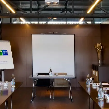 Holiday Express City 22@ By Ihg Отель 3*