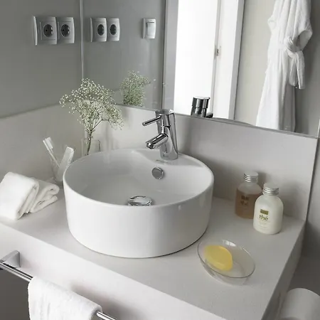 Apartment Rambla 102 *
