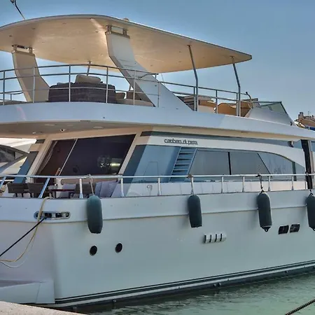 Botel Helios *