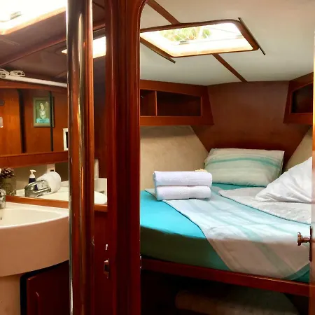 Botel Sleep & Boats Barcelona