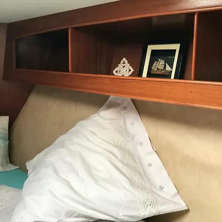 Sleep & Boats Barcelona Botel Sant Adria de Besos