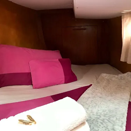 Sleep & Boats Barcelona Sant Adria de Besos