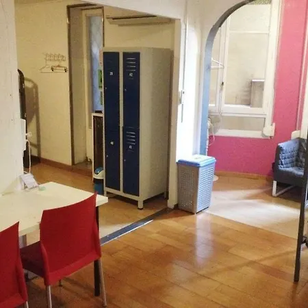 Diagonal House Hostel