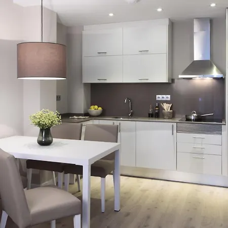 Rambla 102 Apartment *
