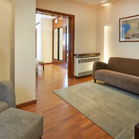 Otel Nh Entenza 3*