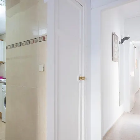 Tarradellas Sants Estacio Apartman *