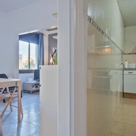 Tarradellas Sants Estacio Apartman *