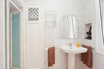 Tarradellas Sants Estacio Apartman *