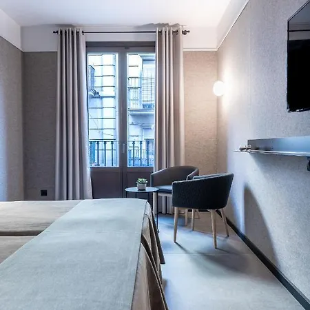 Raval House Hotel 3*