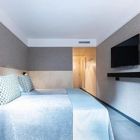 Raval House Hotel 3*