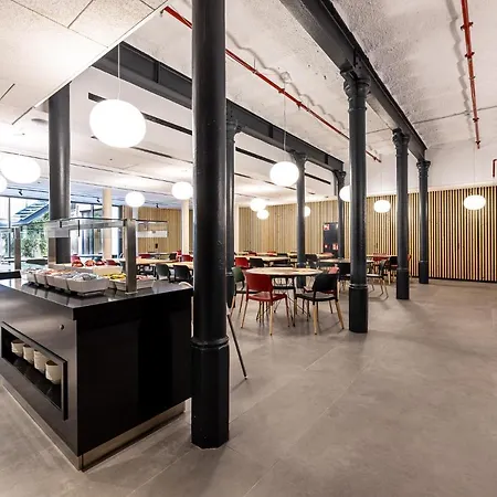 Raval House Hotel 3*