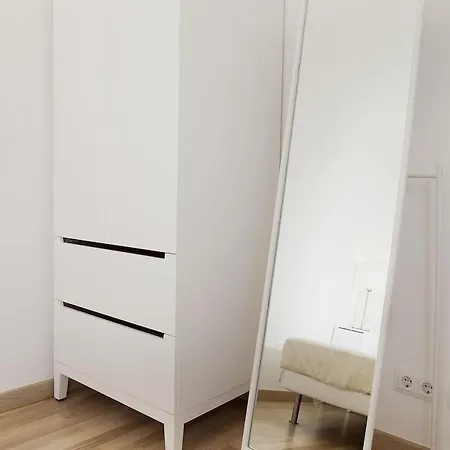 Flateli Roger 1 *