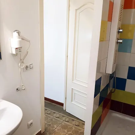 Barcelona Rooms 2*