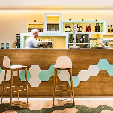 Ibis Styles Centre 2*