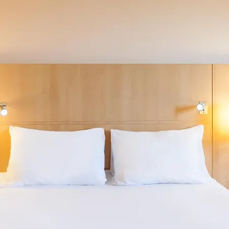 Otel Ibis Plaza Glories 22@ 2*
