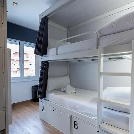 Airhostel Barcelona Airport 24h *