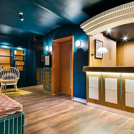 El Call Hotel *