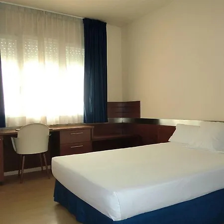 Hotel Tres Torres Atiram
