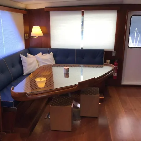 Botel Toro Barcelona