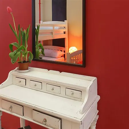 Hip Hostal
