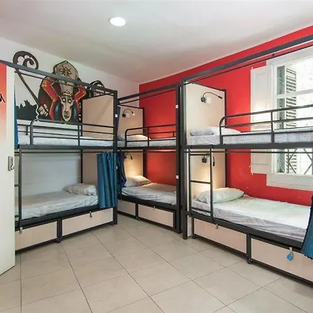 No Limit Graffiti Hostel *