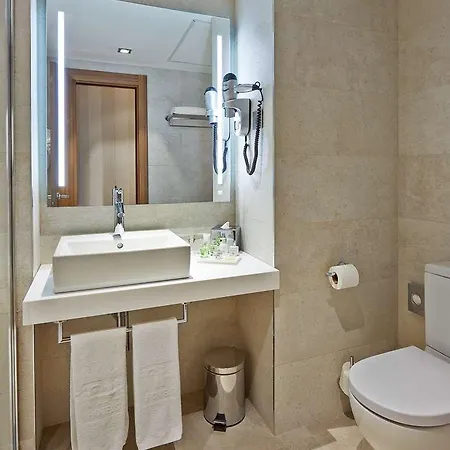 Nh Les Corts Отель 3*