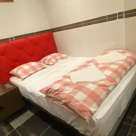 Granvia 628 Hostel *