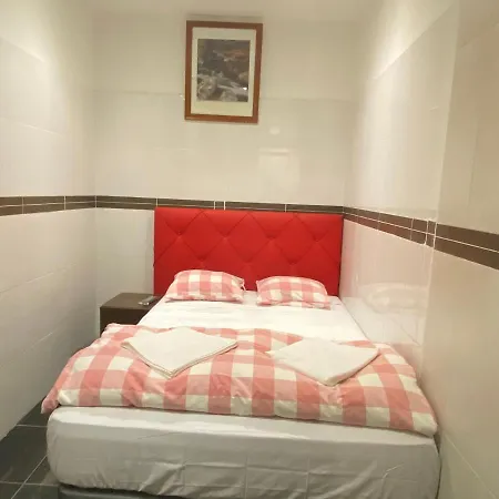 Granvia 628 بيت شباب برشلونة