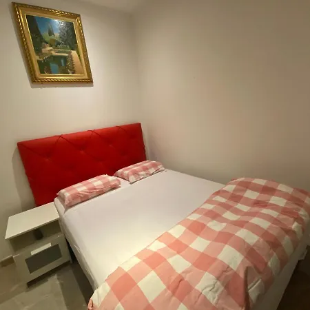 Granvia 628 بيت شباب برشلونة