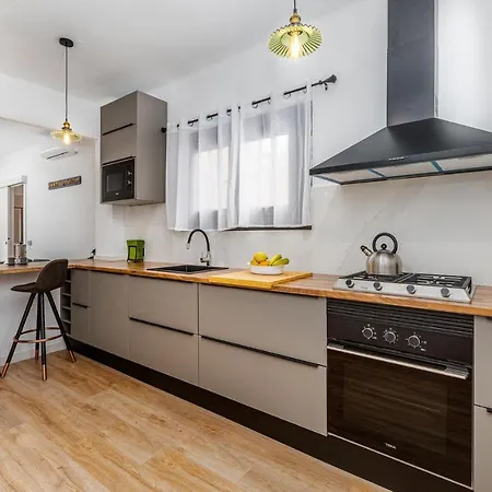 Apartment Simply Stunning - Hidden Gem, Heart Of Poble Sec Barcelona
