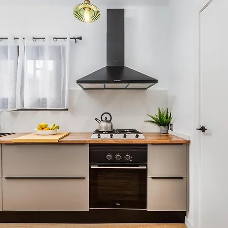 Apartment Simply Stunning - Hidden Gem, Heart Of Poble Sec *