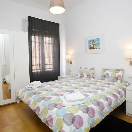 Gaudi Sagrada Familia Apartment *