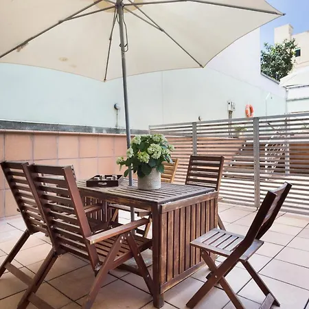 - Gracia Pool Center Barcelone