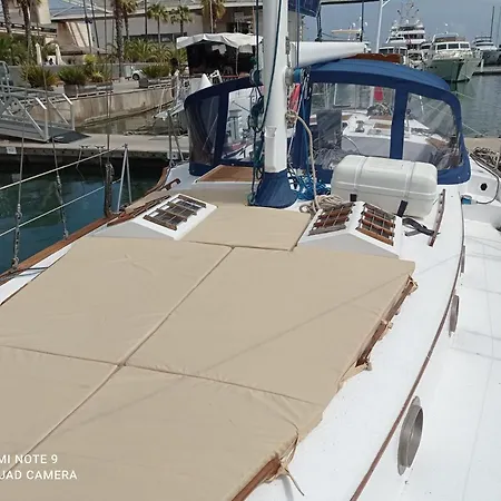 Spacious And Cozy Caribbean Boat In Barcelona With Tour Option