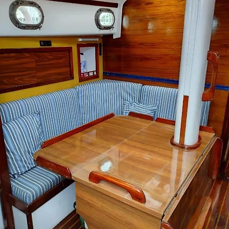 Hotel na wodzie Spacious&cozy Caribbean Boat In Barcelona