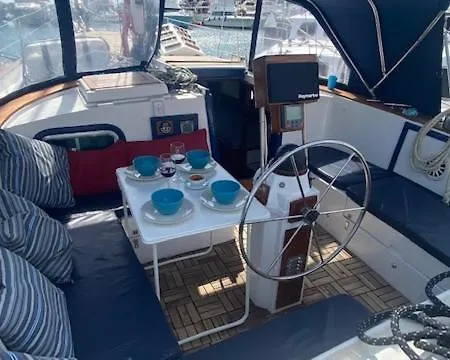 Spacious And Cozy Caribbean Boat In Barcelona With Tour Option