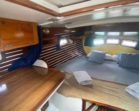 Spacious And Cozy Caribbean Boat In Barcelona With Tour Option *