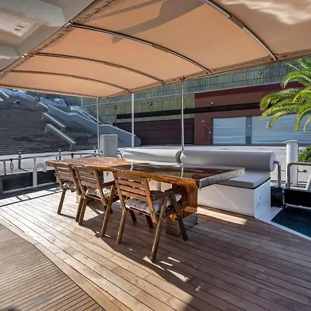 Luxury Boat Hotel en barco Sant Adrià de Besòs