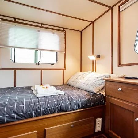 Luxury Boat Hotel en barco