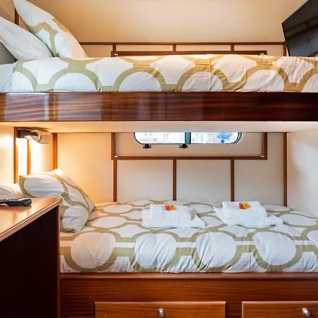 Hotel en barco Luxury Boat
