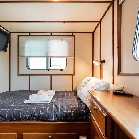 Luxury Boat Hotel en barco