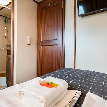Hotel en barco Luxury Boat *