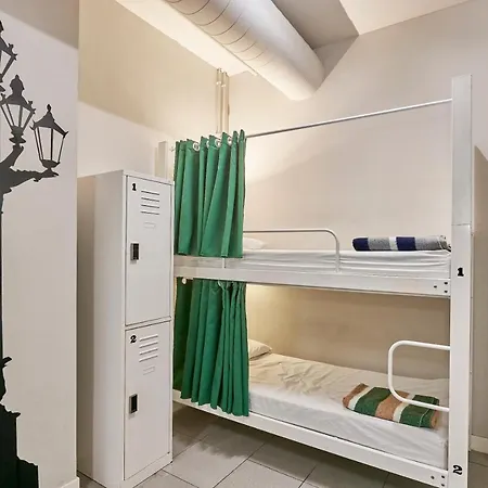 Hola Eixample Hostal *