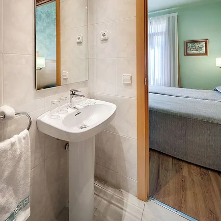 Lyon Hotel *