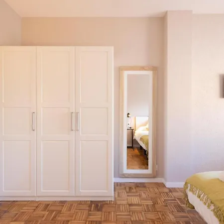 Apartment Clot Market
